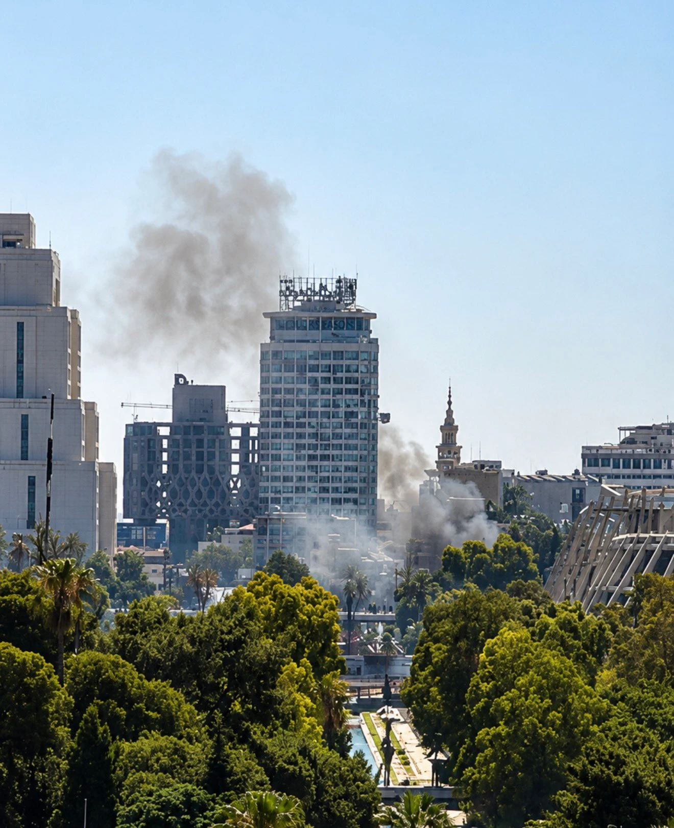 Esplosioni a Damasco durante la visita di Emmanuel Macron. Tensione in Siria: preoccupazioni per la sicurezza, le immagini - DIRETTA