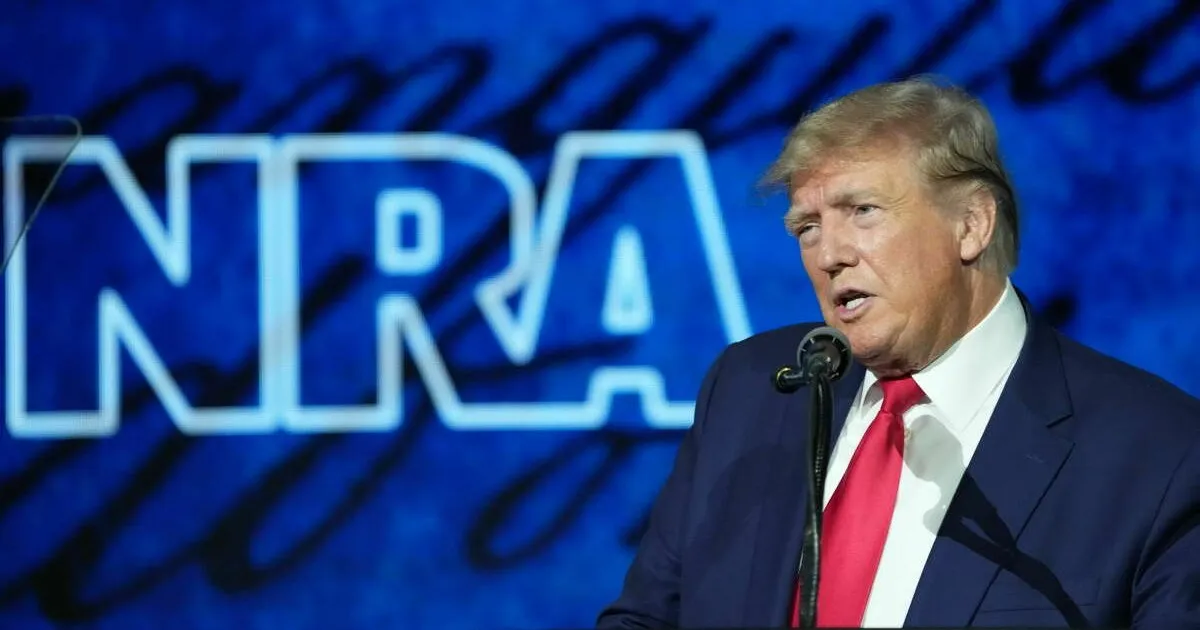 Trump infiamma la lobby delle armi e promette: “Ci riprenderemo la Casa Bianca”.