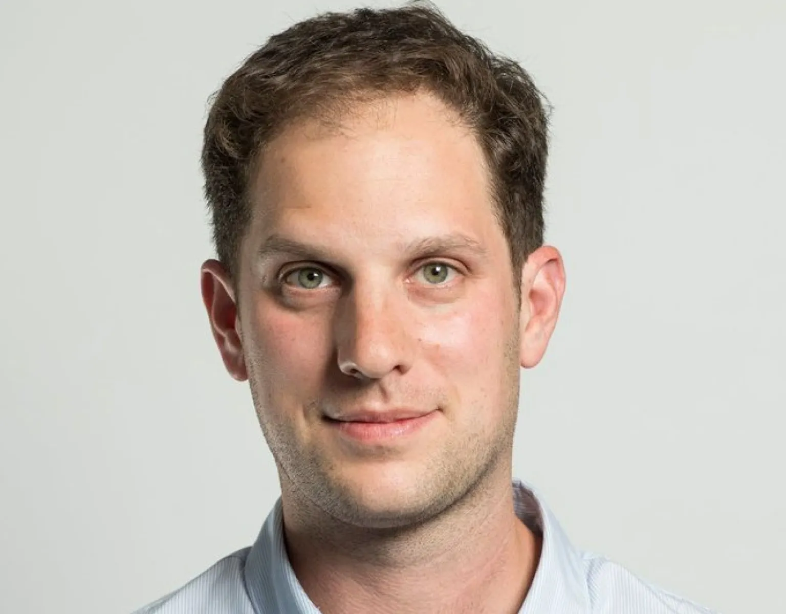 Giornalista americano arrestato dai servizi segreti russi: “Spionaggio USA”. Evan Gershkovich, inviato del WSJ che indagava sul Gruppo Wagner – DIRETTA