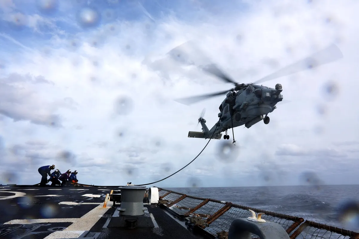 “Giallo alla Agatha Christie” nel Mar Cinese Meridionale durante la visita di Trump. Elicottero da guerra e jet da combattimento USA a picco inspiegabilmente. L’ora dei sospetti