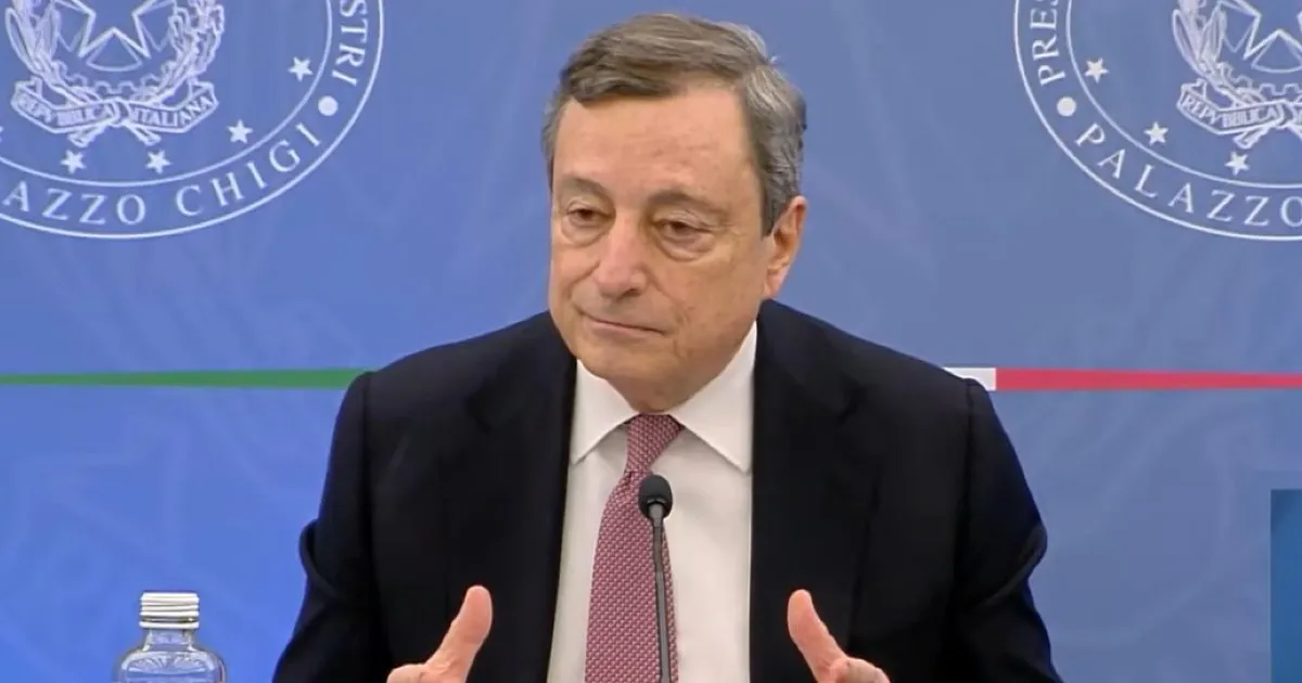 Draghi “asfalta” giornalista Il Fatto Quotidiano: “Lei preferisce la pace o il condizionatore acceso?” – VIDEO