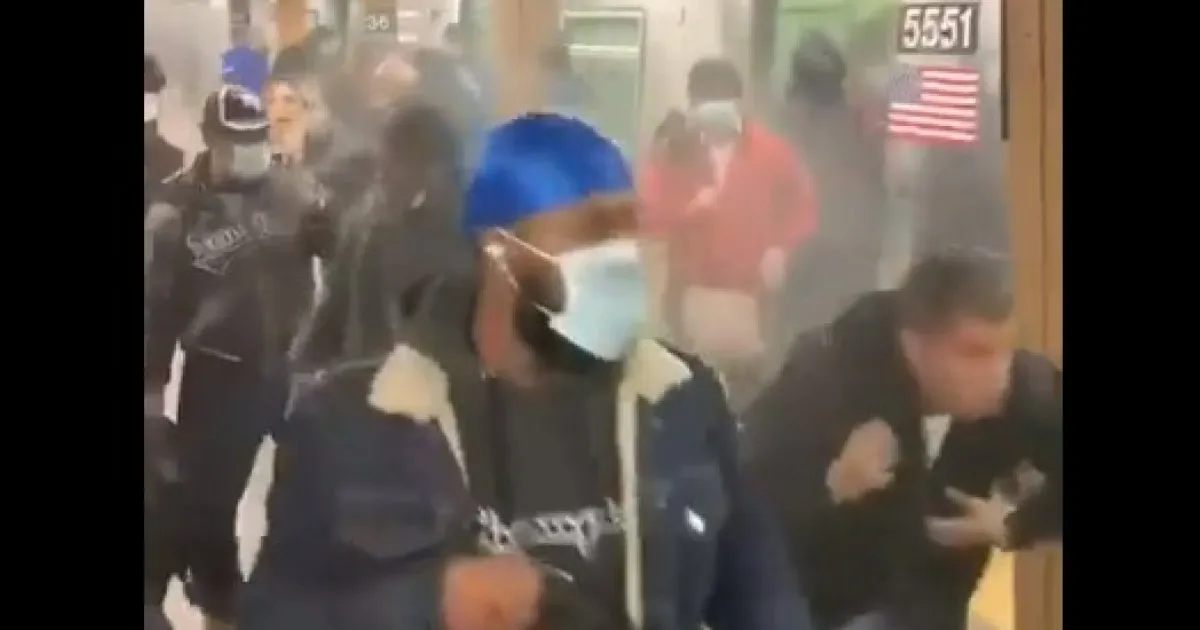VIDEO! Brooklyn: spari nella metro, passeggeri in fuga