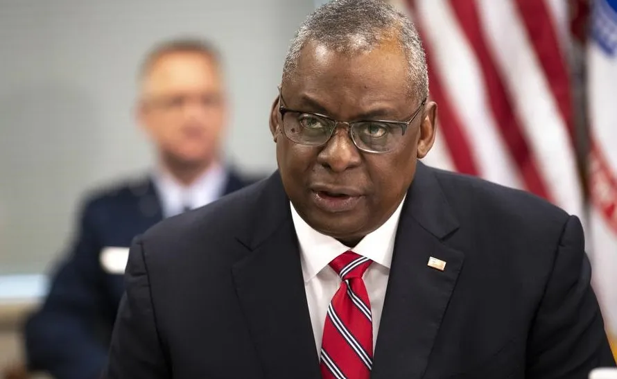 Leopard all’Ucraina: la strigliata a Scholz della Casa Bianca dopo la “rabbia feroce” di Lloyd Austin